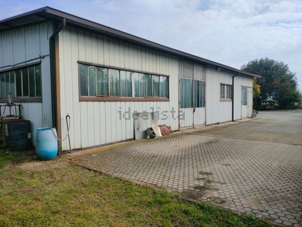 locale di sgombero in vendita a Vigevano