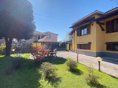 casa indipendente in vendita a Vigevano in zona Piccolini