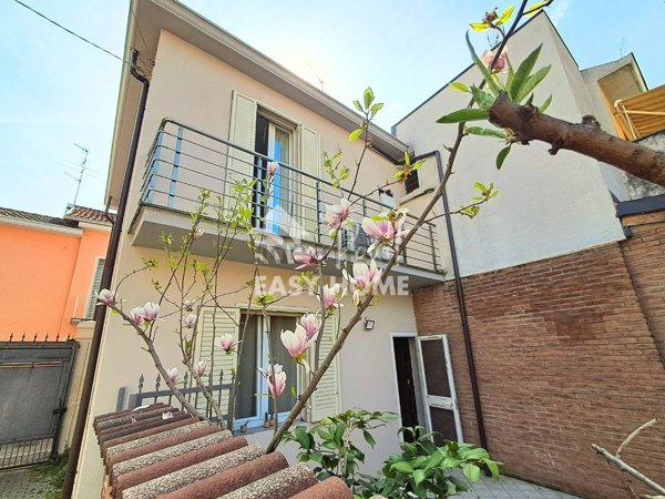 casa semindipendente in vendita a Vigevano