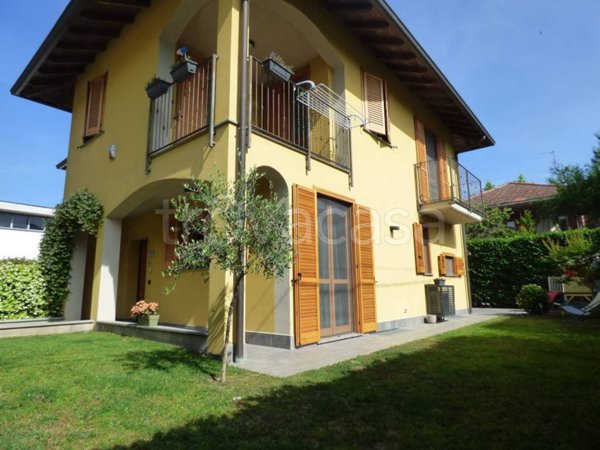 casa indipendente in vendita a Vigevano