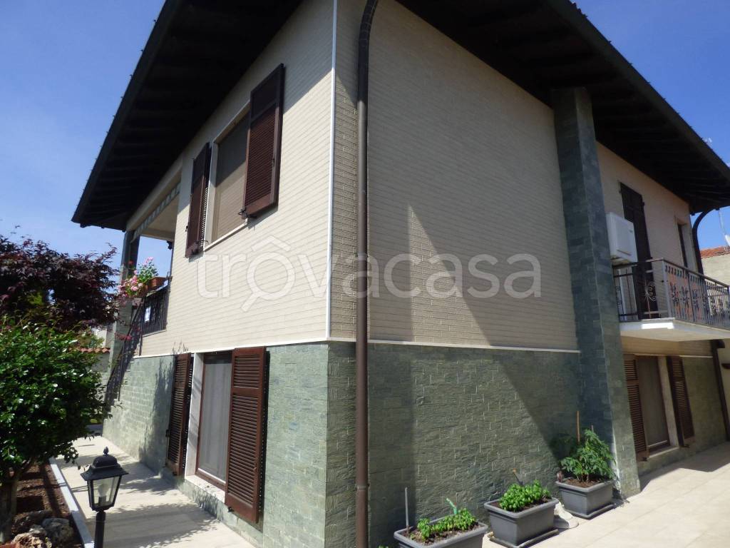 casa indipendente in vendita a Vigevano