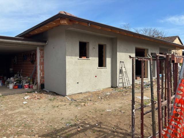 casa indipendente in vendita a Vigevano