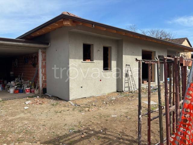 casa indipendente in vendita a Vigevano in zona Fogliano