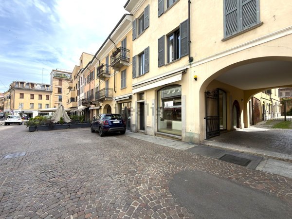locale commerciale in vendita a Vigevano
