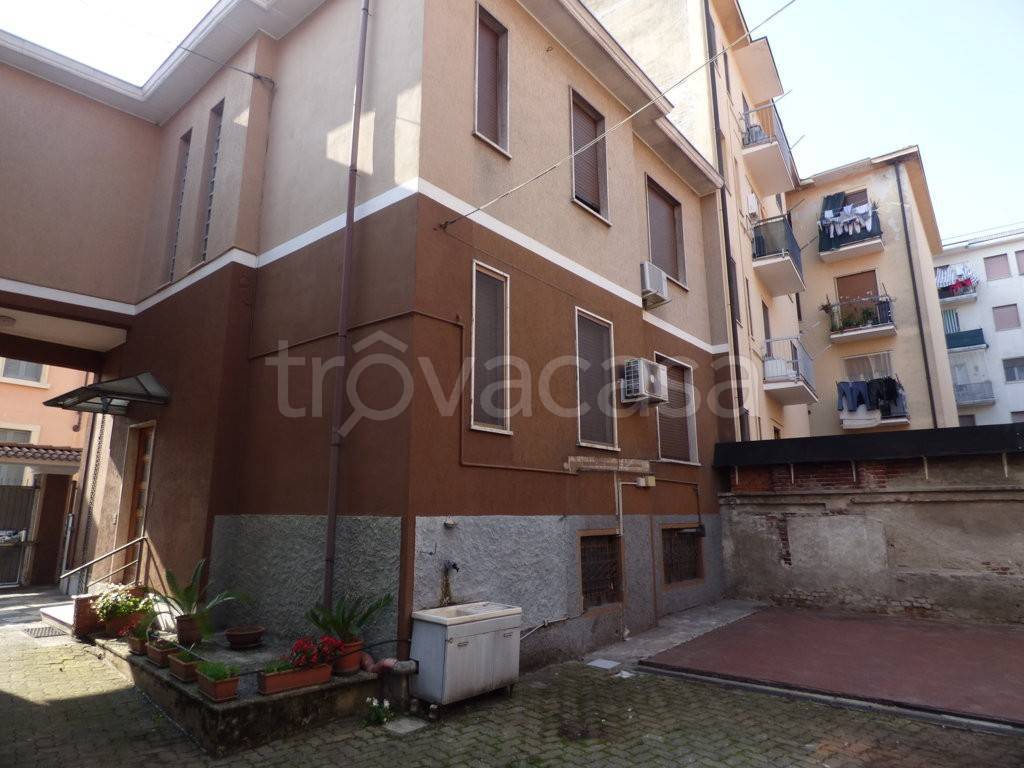 casa indipendente in vendita a Vigevano