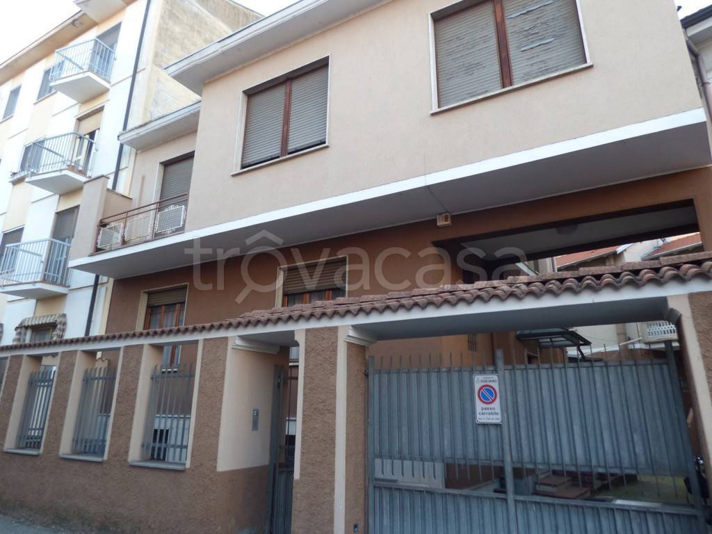 casa indipendente in vendita a Vigevano