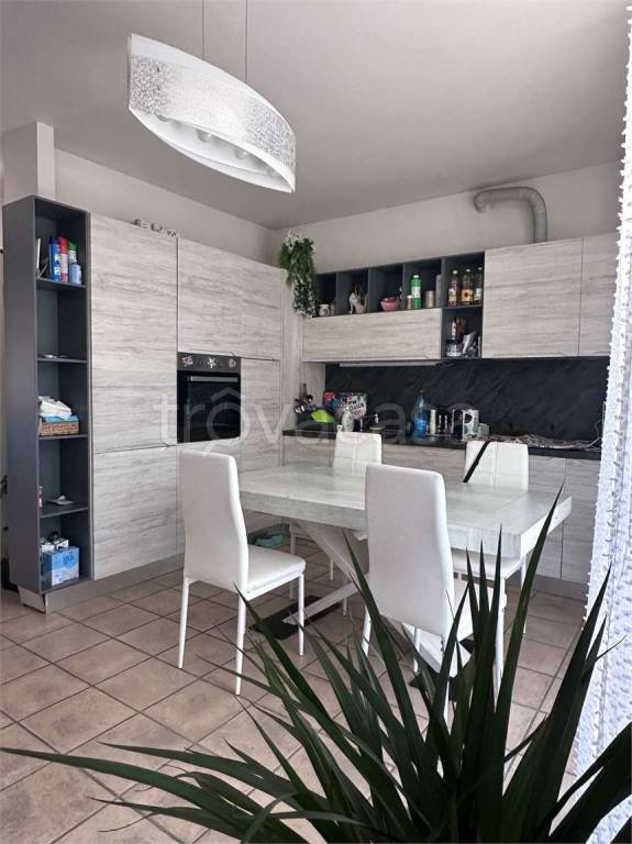casa indipendente in vendita a Vigevano in zona Fogliano