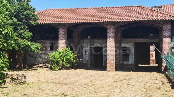 locale commerciale in vendita a Vigevano