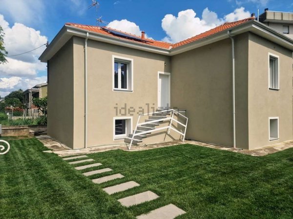 casa indipendente in vendita a Vigevano