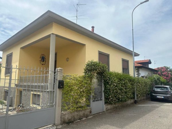casa indipendente in vendita a Vigevano
