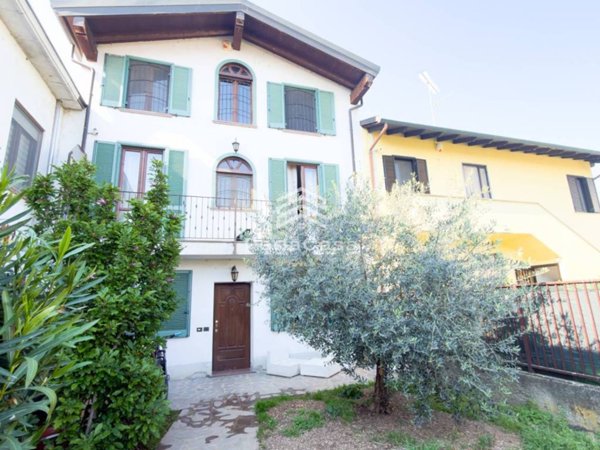 casa indipendente in vendita a Vigevano