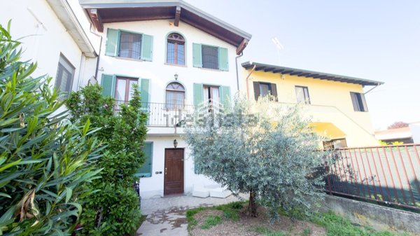casa indipendente in vendita a Vigevano