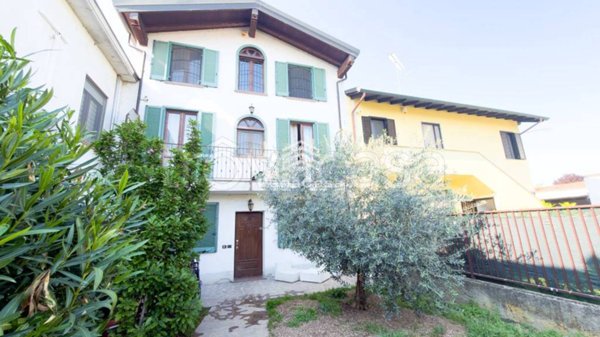 casa indipendente in vendita a Vigevano