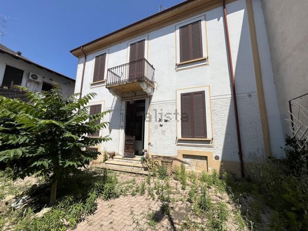 casa indipendente in vendita a Vigevano