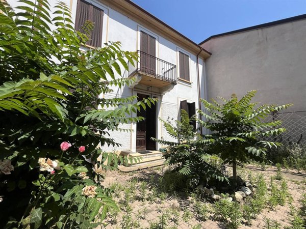 casa indipendente in vendita a Vigevano