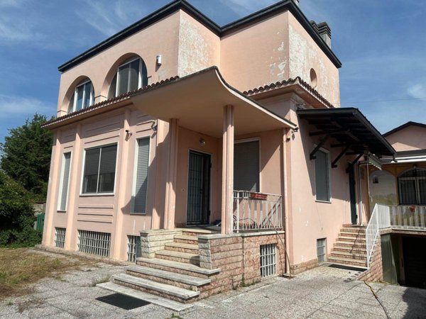 casa indipendente in vendita a Vigevano