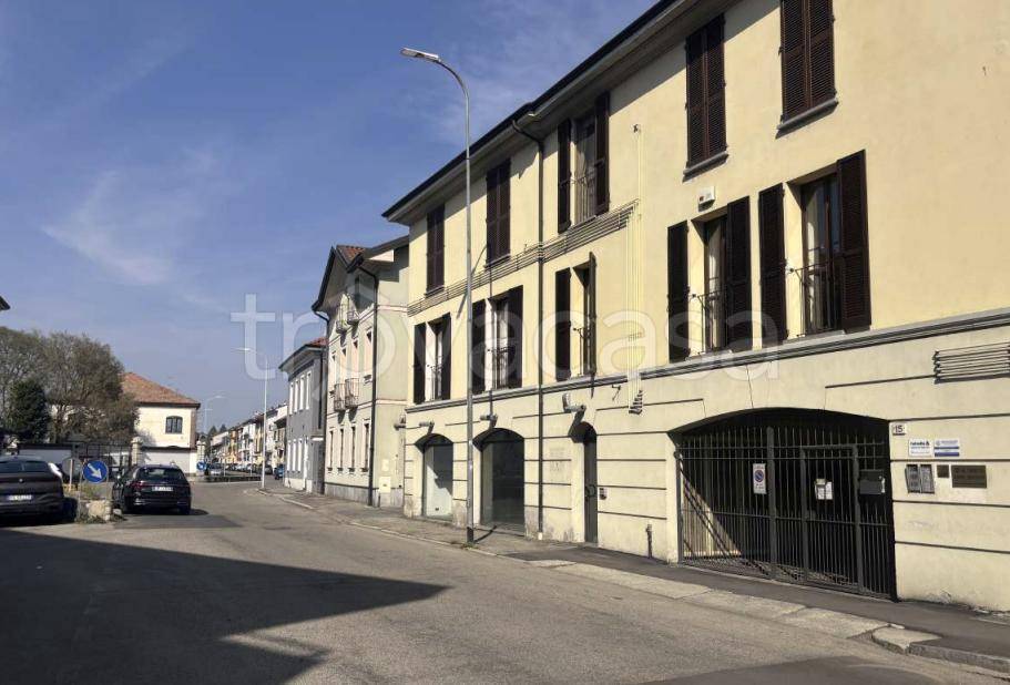 negozio in vendita a Vigevano