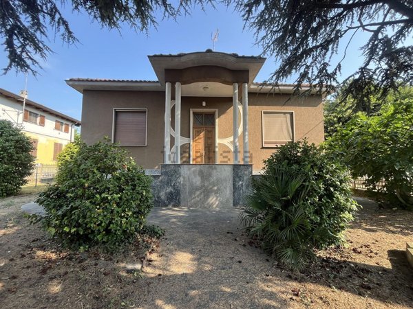 casa indipendente in vendita a Vigevano