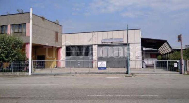 locale commerciale in vendita a Vigevano