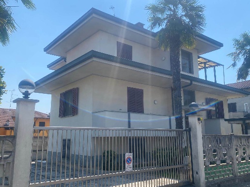 casa indipendente in vendita a Vigevano