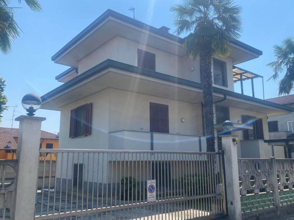 casa indipendente in vendita a Vigevano