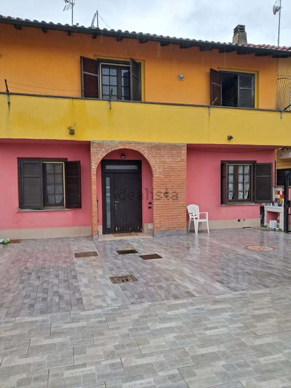 casa indipendente in vendita a Vigevano in zona Piccolini