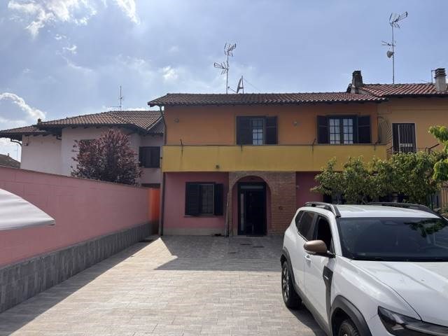 casa indipendente in vendita a Vigevano in zona Piccolini