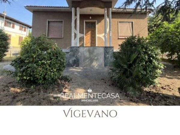 casa indipendente in vendita a Vigevano