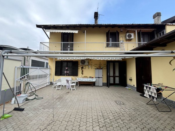 casa indipendente in vendita a Vigevano in zona Buccella