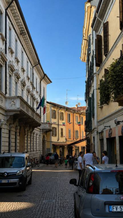 casa indipendente in vendita a Vigevano