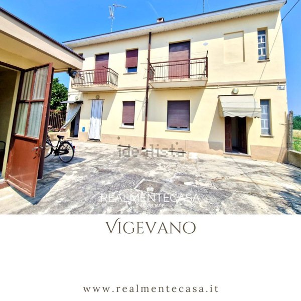 casa indipendente in vendita a Vigevano
