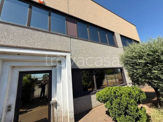locale commerciale in vendita a Vigevano