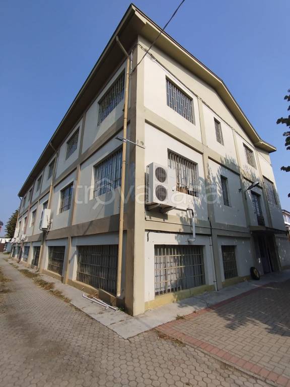 locale commerciale in vendita a Vigevano