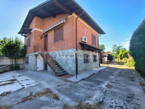 casa indipendente in vendita a Vigevano