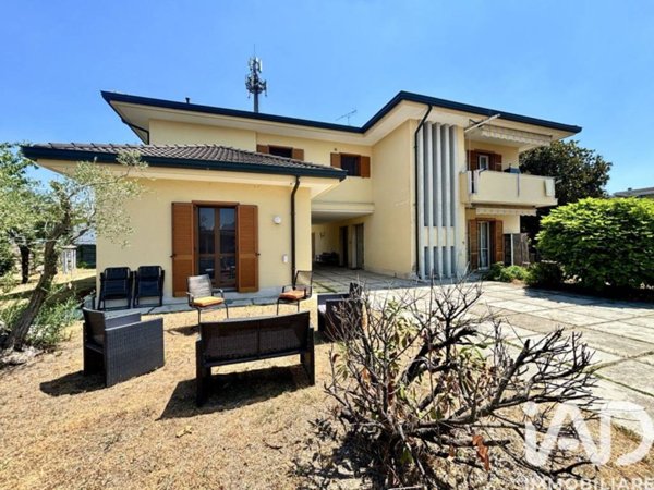 casa indipendente in vendita a Vigevano