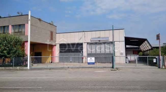 locale commerciale in vendita a Vigevano