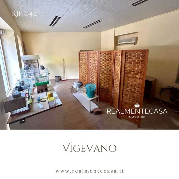 negozio in vendita a Vigevano in zona Sforzesca
