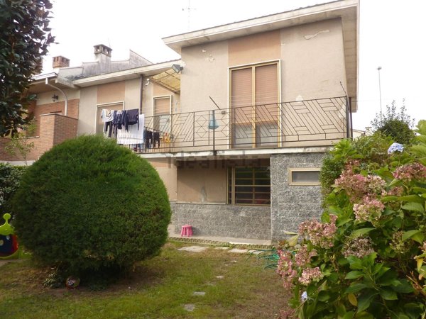 casa indipendente in vendita a Vigevano