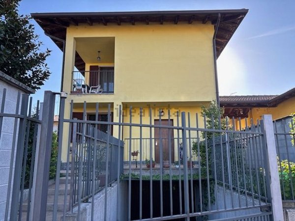 casa indipendente in vendita a Vigevano