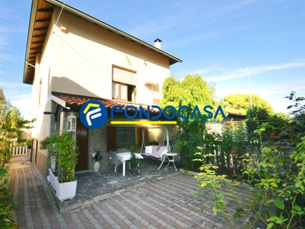 casa indipendente in vendita a Vigevano