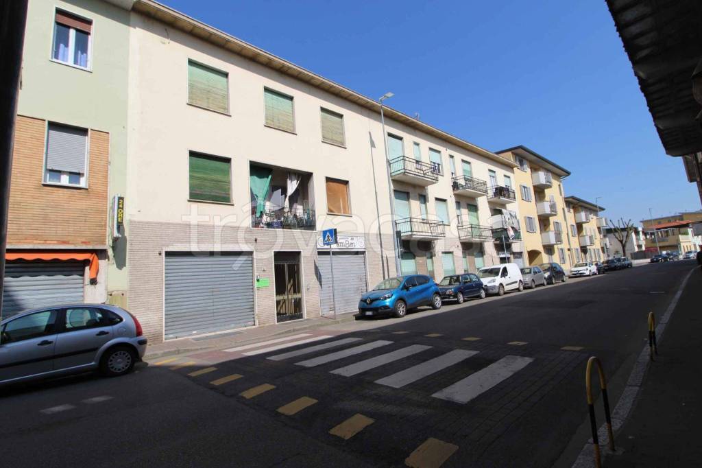 locale commerciale in vendita a Vigevano
