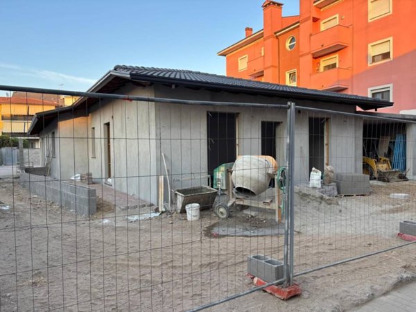 casa indipendente in vendita a Vigevano