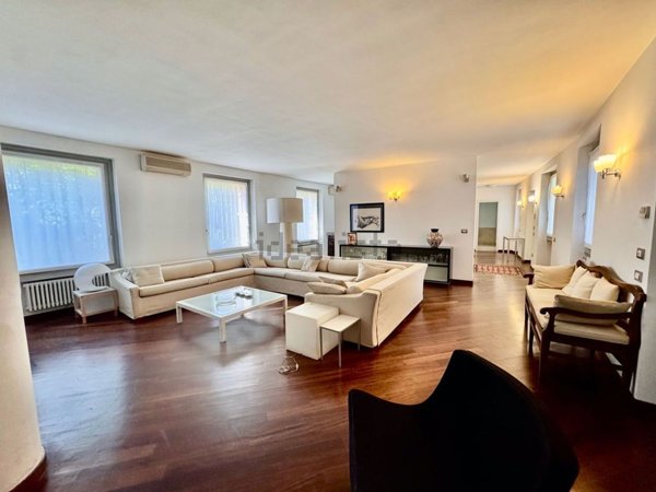 casa indipendente in vendita a Vigevano