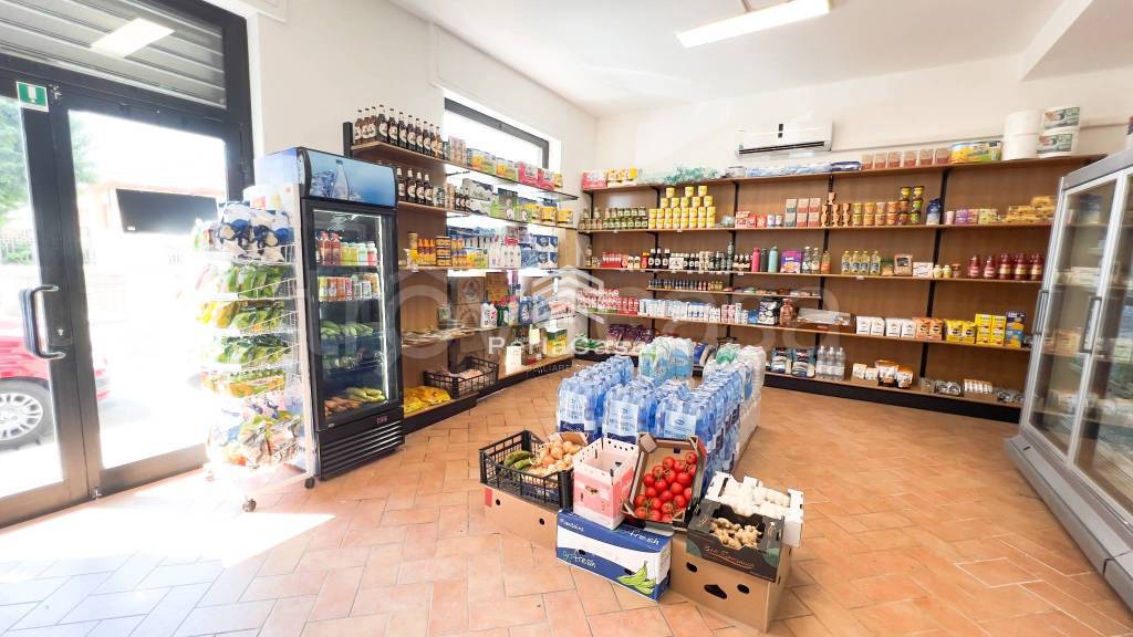 negozio in vendita a Vigevano