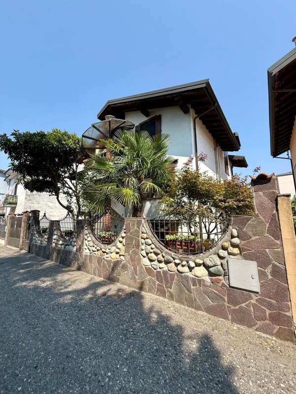 casa indipendente in vendita a Vigevano