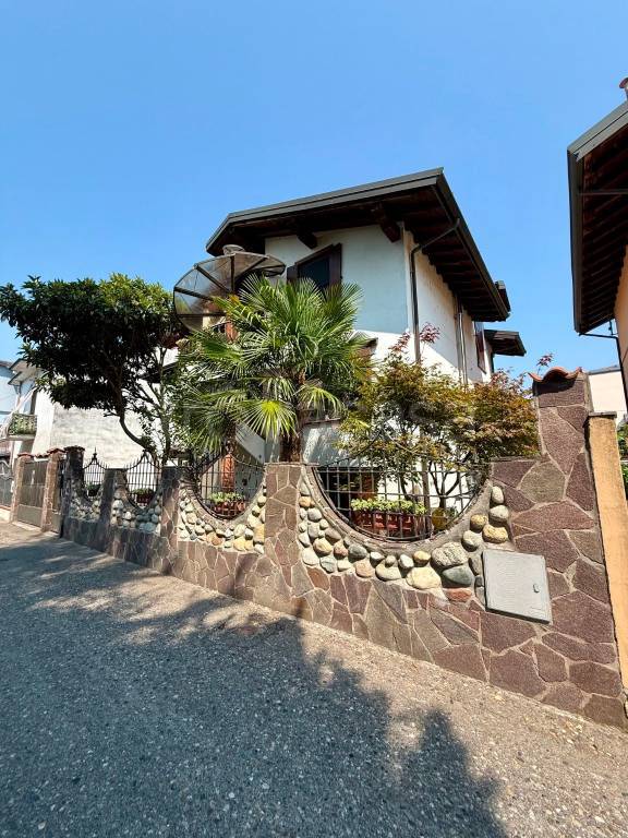 casa indipendente in vendita a Vigevano