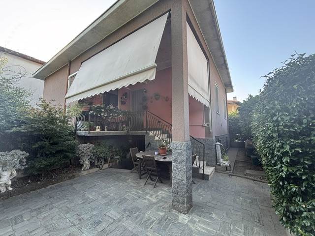casa indipendente in vendita a Vigevano