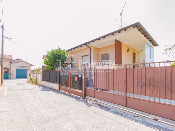 casa indipendente in vendita a Vigevano