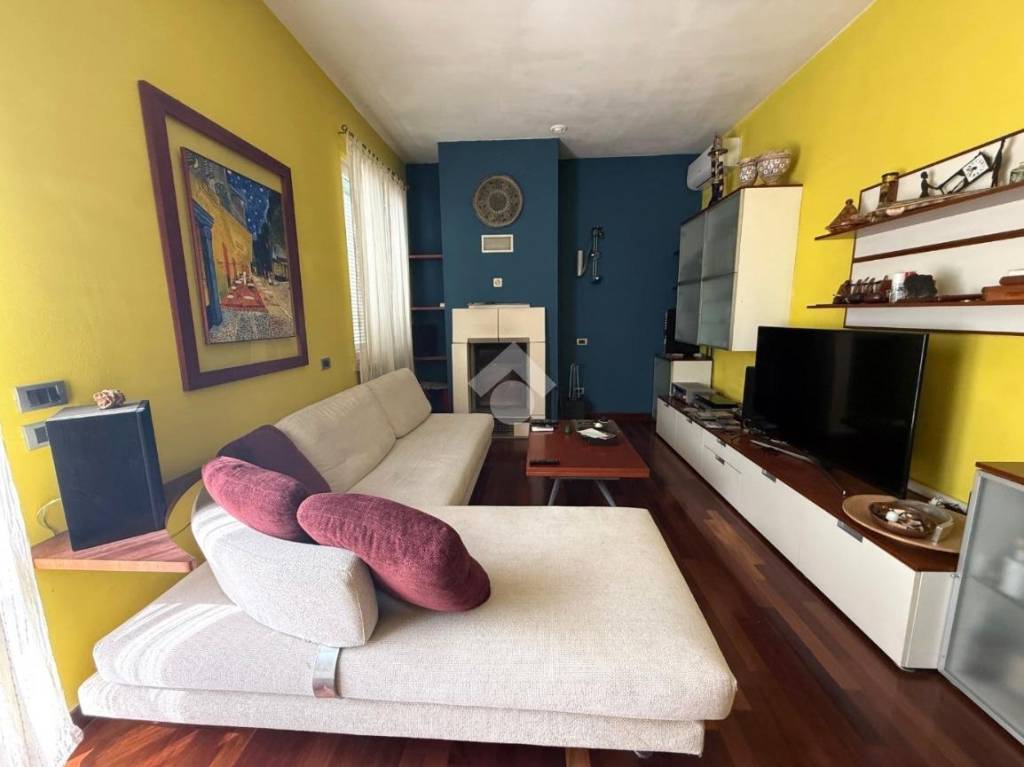 casa indipendente in vendita a Vigevano in zona Buccella
