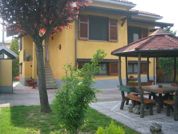 casa indipendente in vendita a Vigevano